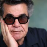 Pretende entrar no cinema do iraniano Jafar Panahi, que passou da prisão para Cannes? Ele fica mais do que feliz em ajudar