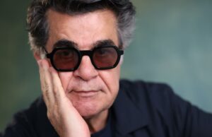 Pretende entrar no cinema do iraniano Jafar Panahi, que passou da prisão para Cannes? Ele fica mais do que feliz em ajudar Pretende entrar no cinema do iraniano Jafar Panahi, que passou da prisão para Cannes? Ele fica mais do que feliz em ajudar