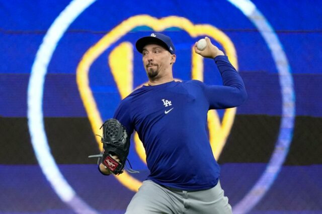 Hyeseong Kim, do Los Angeles Dodgers, reage após marcar a sequência da vitória contra os Phillies.