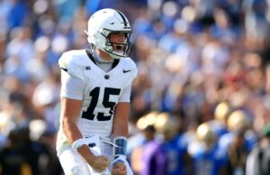 Previsões, probabilidades da semana 7 do futebol universitário: três escolhas, melhores apostas para a lista de sábado O coordenador ofensivo do Arkansas Razorbacks, Bobby Petrino, em campo.