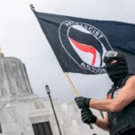 Primeiras acusações de terrorismo emitidas para 'Célula Antifa' após ataque do Texas ICE