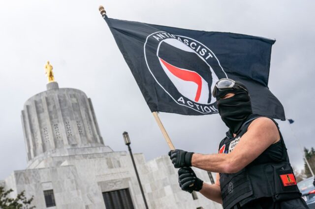 Primeiras acusações de terrorismo emitidas para 'Célula Antifa' após ataque do Texas ICE 

