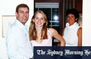 Príncipe Andrew disse a Epstein ‘estamos juntos nisso’ Virginia Giuffre em 2022, com uma foto sua quando adolescente.