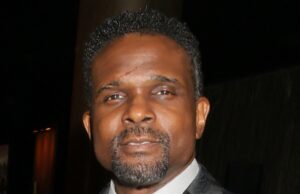 ‘Problemas de membros da família’ Alum Darius McCrary preso perto da fronteira entre Califórnia e México Darius McCrary principal getty