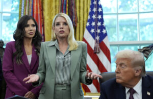 A equipe de Trump não está apenas confessando seus crimes – está se gabando deles O czar da fronteira da Casa Branca, Tom Homan, fala com repórteres na Casa Branca, quinta -feira, 29 de maio de 2025, em Washington. (AP Photo/Evan Vucci)