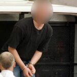 James Vlassakis chega ao Tribunal de Magistrados de Adelaide.