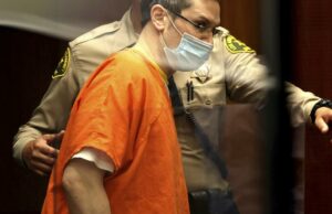 Produtor de Hollywood pega quase 150 anos atrás das grades por 2 assassinatos e vários estupros Produtor de Hollywood pega quase 150 anos atrás das grades por 2 assassinatos e vários estupros