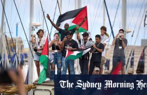 ‘Profundamente preocupado’: os funcionários temem os australianos em flotilha de Gaza enxameados por drones O criador do conteúdo de Sydney, Abubakir Rafiq, faz parte da flotilha global de Sumud, em direção a Gaza.