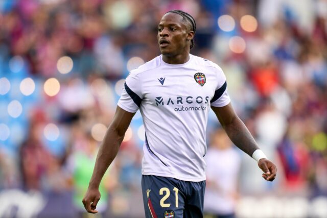 Quem é Karl Etta Eyong? Man United quer estrela de ícone de correio