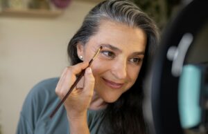 Quer sobrancelhas completas e de aparência natural? Esta caneta de sobrancelha recentemente lançada é o segredo Quer sobrancelhas completas e de aparência natural? Esta caneta de sobrancelha recentemente lançada é o segredo