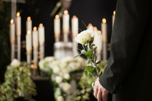Querida Abby: Devo comparecer ao funeral da mãe da minha amiga quando ela morrer?

