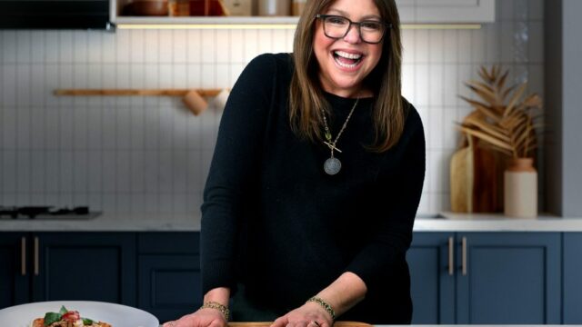 Rachael Ray expande a Manage A+E Worldwide Media, que encomenda mais de 100 novos episódios de seus estúdios de comida grátis (EXCLUSIVO) 

