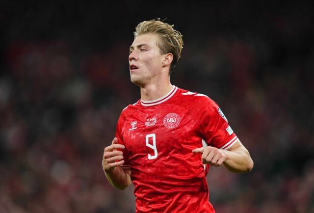 Rasmus Hojlund jogando pela Dinamarca