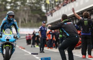 Raul Fernandez vence o MotoGP australiano Raul Fernandez vence o MotoGP australiano