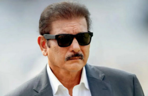 Ravi Shastri quer que mais jogadores indianos incluam organizações estrangeiras Ravi Shastri quer que mais jogadores indianos incluam organizações estrangeiras