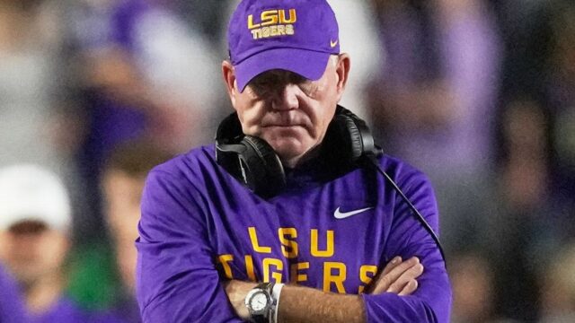 Recursos: Autoridades da LSU analisando o futuro de Kelly Recursos: Autoridades da LSU analisando o futuro de Kelly