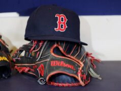 Red Sox dispensa especialista de 7 anos para libertar empresa após trabalho incrivelmente breve Boston Red Sox hat