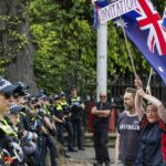 Manifestantes no comício da Marcha pela Austrália em Melbourne. Fotografia de Paul Jeffers The Age NEWS 19 de outubro de 2025