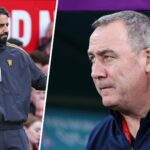 Rene Meulensteen no banco de reservas da Austrália