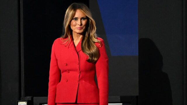 Repórter Michael Wolff registra questão legal versus Melania Trump depois que primeira mulher intimida ajuste de difamação de US$ 1 bilhão por causa de comentários de Epstein 

