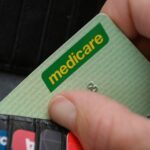 Um cartão Medicare.