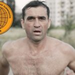 Revisão do 'Pai': Um estudo devastador sobre culpa e sofrimento é ancorado por um desempenho devastador