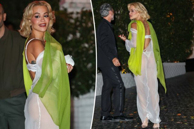 Rita Ora deixa sua lingerie de renda brincar de esconde-esconde em vestido branco transparente

