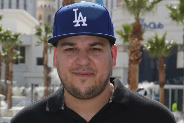 Rob Kardashian faz a primeira aparição diante das câmeras em quase uma década na estreia da 7ª temporada de 'The Kardashians'

