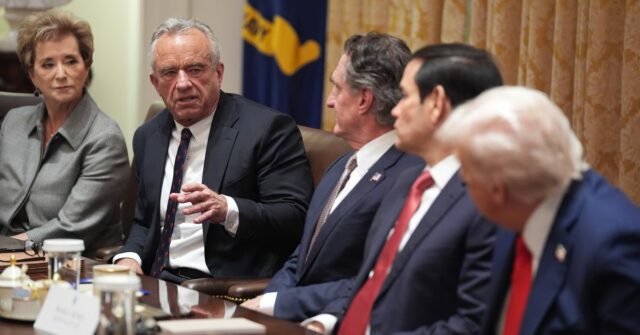Robert F Kennedy afirma que circuncisão está ligada ao autismo


