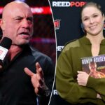 Ronda Rousey segurando sua história em quadrinhos