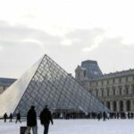 Roubo lendário na Galeria do Louvre em Paris, última coroa da esposa de Napoleão III