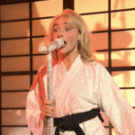 Sabrina Woodworker canta 2 palavras F sem censura em 'SNL' enquanto canta 'No one's Child'