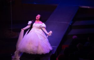 San Cha derruba arquétipos de novelas em uma nova ópera especulativa, ‘Inebria me’ San Cha derruba arquétipos de novelas em uma nova ópera especulativa, 'Inebria me'