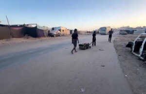 Santuário de palestinos à beira -mar no centro de Gaza, outros prosseguem no sul Yahoo news home