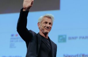 Sean Penn sobre Jack Nickolson na festa Lumière da França: ‘Ele era um anjo em meu ombro’ (EXCLUSIVO) Sean Penn sobre Jack Nickolson na festa Lumière da França: 'Ele era um anjo em meu ombro' (EXCLUSIVO)