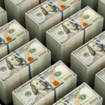 Proteja -se de golpes como Venmo e PayPal Concluir completo | Foto mostra pilhas de notas de US $ 100