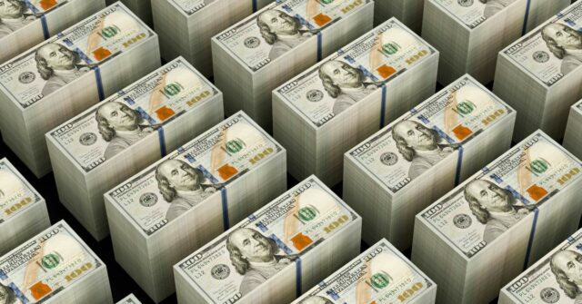 Proteja -se de golpes como Venmo e PayPal Concluir completo | Foto mostra pilhas de notas de US $ 100