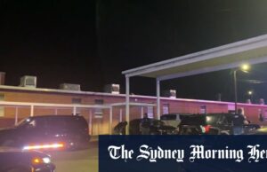 Seis mortos em tiroteios separados em escolas secundárias Seis mortos em tiroteios separados em escolas secundárias