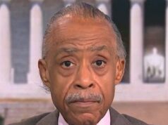 Sharpton: O governo Trump é ‘agredir cidadãos americanos’ Sharpton: O governo Trump é 'agredir cidadãos americanos'