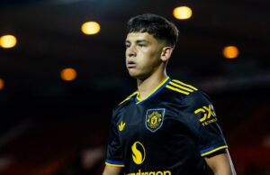 Registro: Ruben Amorim e sua equipe estão ‘fervorosos’ com nova versão do garoto-prodígio do Guy Utd Shea Lacey em ação para Man Utd U21s, Black Kit.