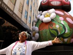 Sim, isso é um urso de sopro de 25 pés desabando diretamente na galeria do martelo Sim, isso é um urso de sopro de 25 pés desabando diretamente na galeria do martelo