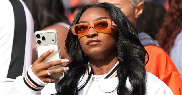 Simone Biles impressiona de branco para o videogame Bears Away simonebiles-IG