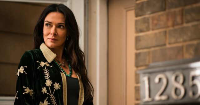 Simone Kessell, do Last Frontier, zomba de sua participação no novo programa