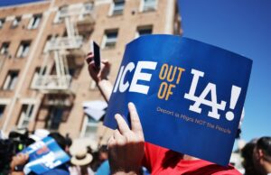 Situação de estado de emergência na área de Los Angeles devido a ataques do ICE Situação de estado de emergência na área de Los Angeles devido a ataques do ICE