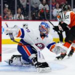 Sloppy Islanders oferecem várias pistas e caem em tiroteio para os Flyers quando a seqüência de vitórias termina