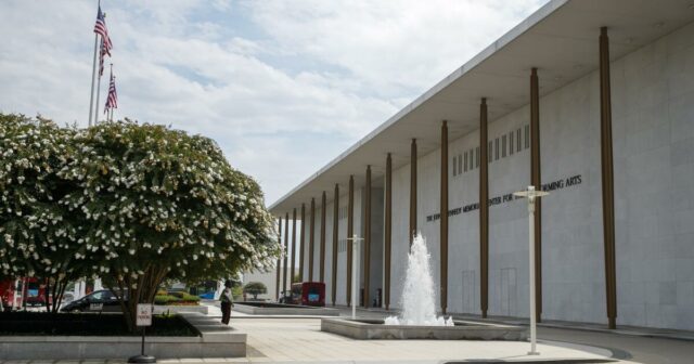 Sob Trump, vendas de ingressos despencam para apresentações no Kennedy Sob Trump, vendas de ingressos despencam para apresentações no Kennedy Center