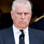 Solicita que Andrew enfrente questões no Reino Unido e nos EUA depois de perder seus títulos