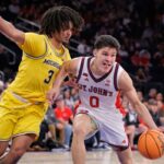 Dylan Darling (0) durante o primeiro tempo, quando o St. John's Red Storm jogou contra o Michigan Wolverines no sábado, 25 de outubro de 2025, no Madison Square Garden em Manhattan, NY.