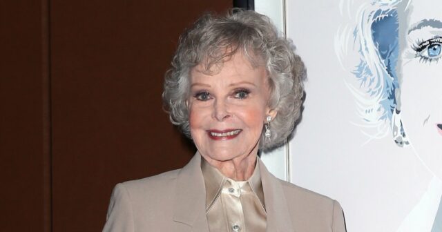 Starlet June Lockhart Dead: 'Lassie' e 'Lost precedem' Celebridade tinha Dick Van Dyke Rita Moreno e mais estrelas na casa dos 90 anos e além