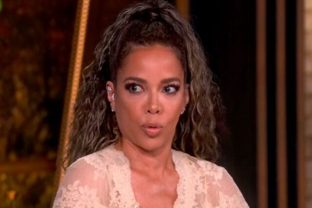 Sunny Hostin critica Trump em 'The View' por sua resposta “não presidencial” aos protestos No Kings: “Temos um presidente jogando fezes no público americano”

